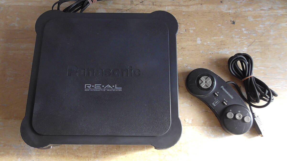 3DO REAL FZ-1 ゲーム機本体と専用コントローラー 動作未確認_画像1