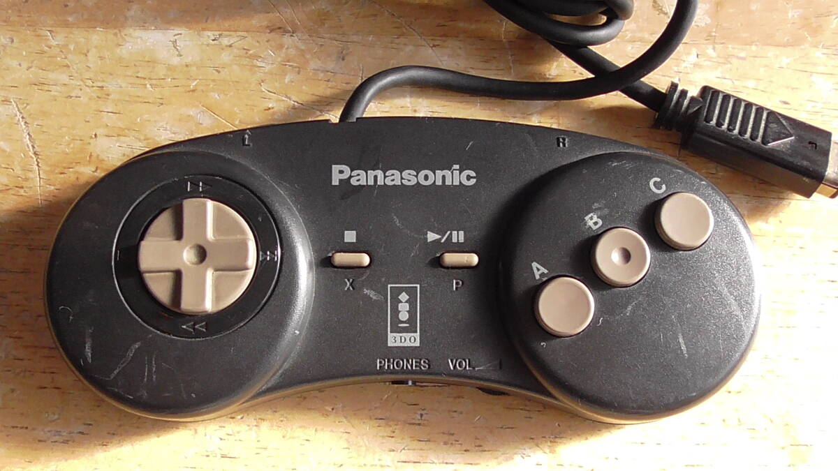 3DO REAL FZ-1 ゲーム機本体と専用コントローラー 動作未確認_画像2