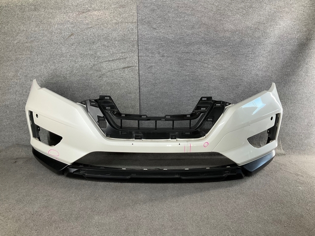 A2399-ウ下 エクストレイル T32 後期 フロント バンパー パール系☆_画像1