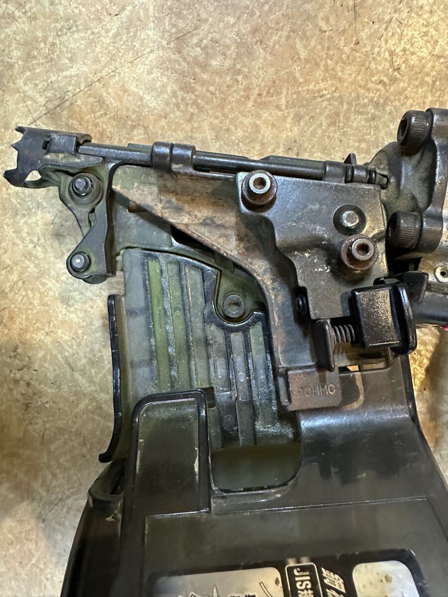 HITACHI 高圧ロール釘打機　NV90HMC エアー漏れ ジャンク_画像7