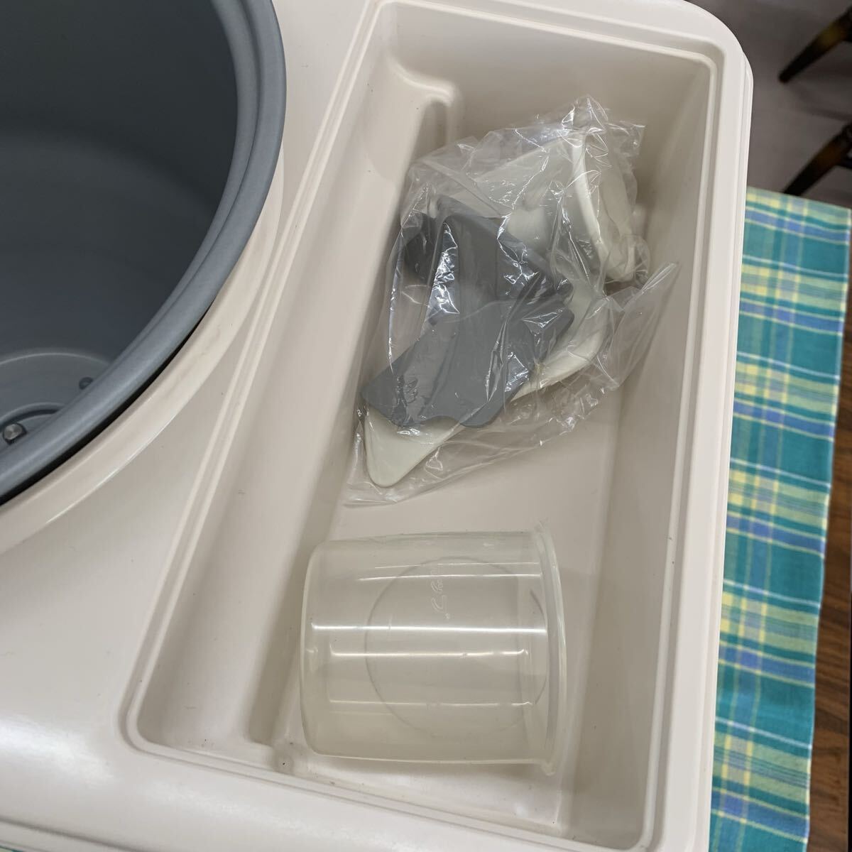 * Hitachi моти есть машина HM-350 форма 1996 год производства для бытового использования белый электризация подтверждено текущее состояние товар 