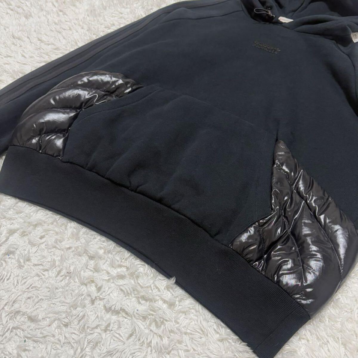 【極美品☆希少コラボ】23年 モンクレール adidas ラバーロゴ ダウン切替えパーカー フーディ ロゴワッペン メンズ_画像4