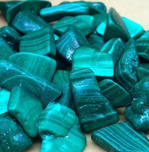 浄化 さざれ 高品質 風水 装飾 水タンク 100g 天然石 パワーストーン 7-9mm マラカイト 孔雀石 Malachite_画像3