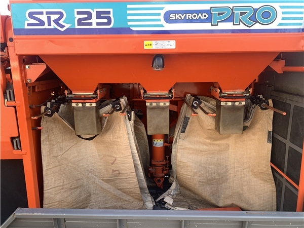 青森発 クボタ コンバイン SR25 始動確認済み 袋取り 3条刈 ディーゼル 水平制御 売切!!_画像6