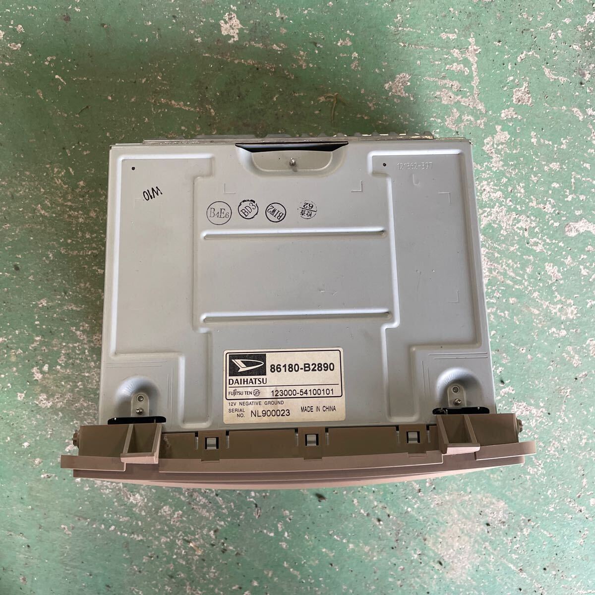 ダイハツ ココア 純正オーディオ 動作品_画像2