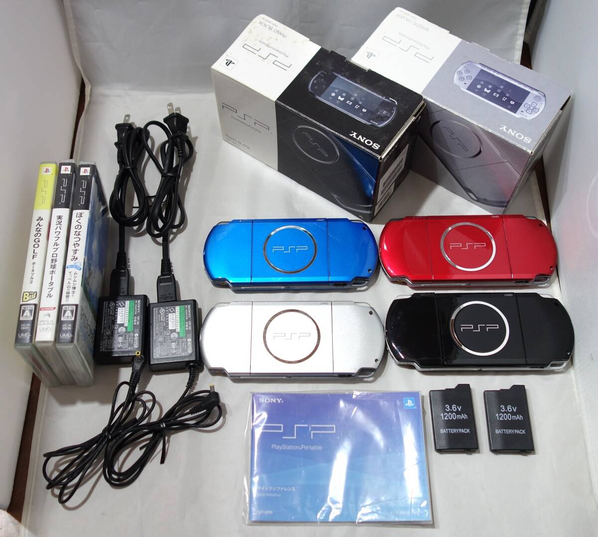 【ジャンク扱い】PSP3000×4台、箱、取説、ACアダプター＋電源ケーブル、ソフト等_画像1