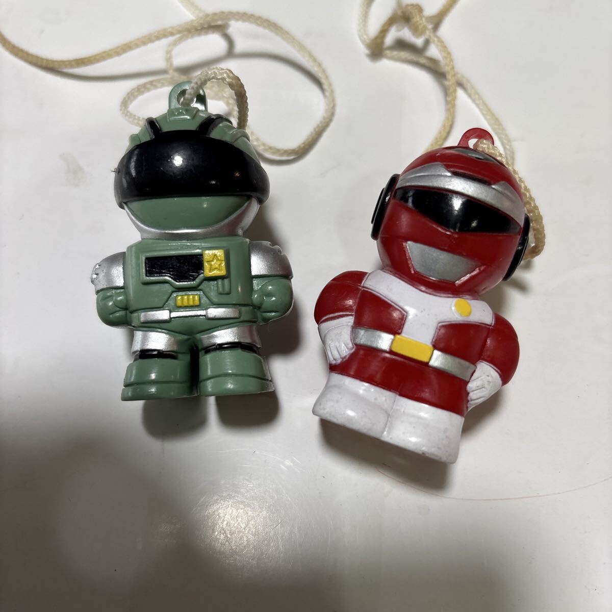 ターボレンジャー と 機動刑事ジバン の笛付き人形 1989年製 テレビ朝日 正規品 二つまとめて 新品未使用ですが紐に汚れあり _画像1