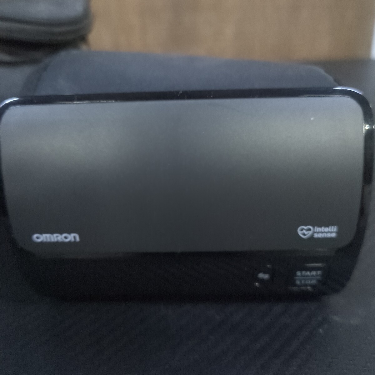  б/у черный Omron сверху рука тип тонометр черный HEM-7600T-BK чёрный 