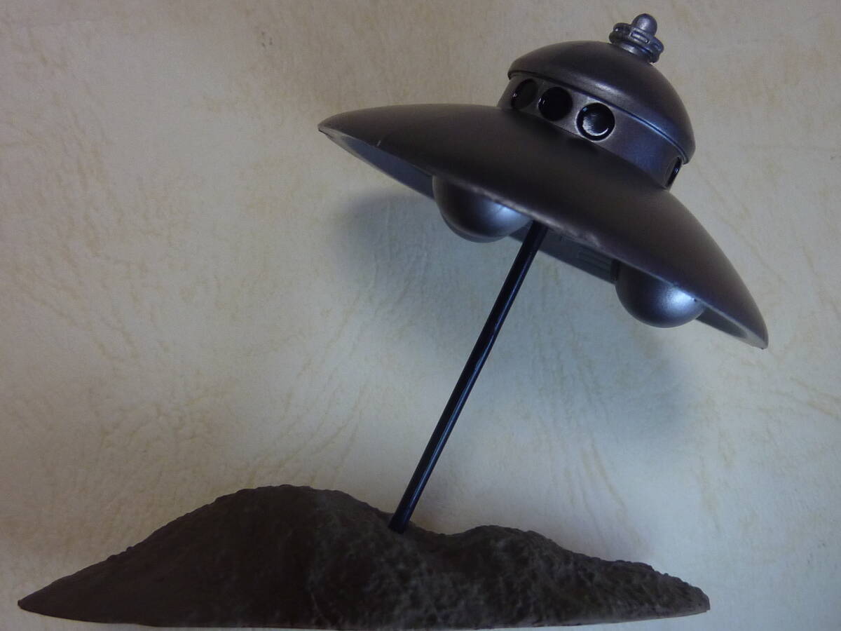 アダムスキー型円盤 ミニチュアUFO模型■送料185円■ジオラマベース付き■宇宙人 空飛ぶ円盤 エリア51 未知との遭遇 月刊ムー グレイ_画像8