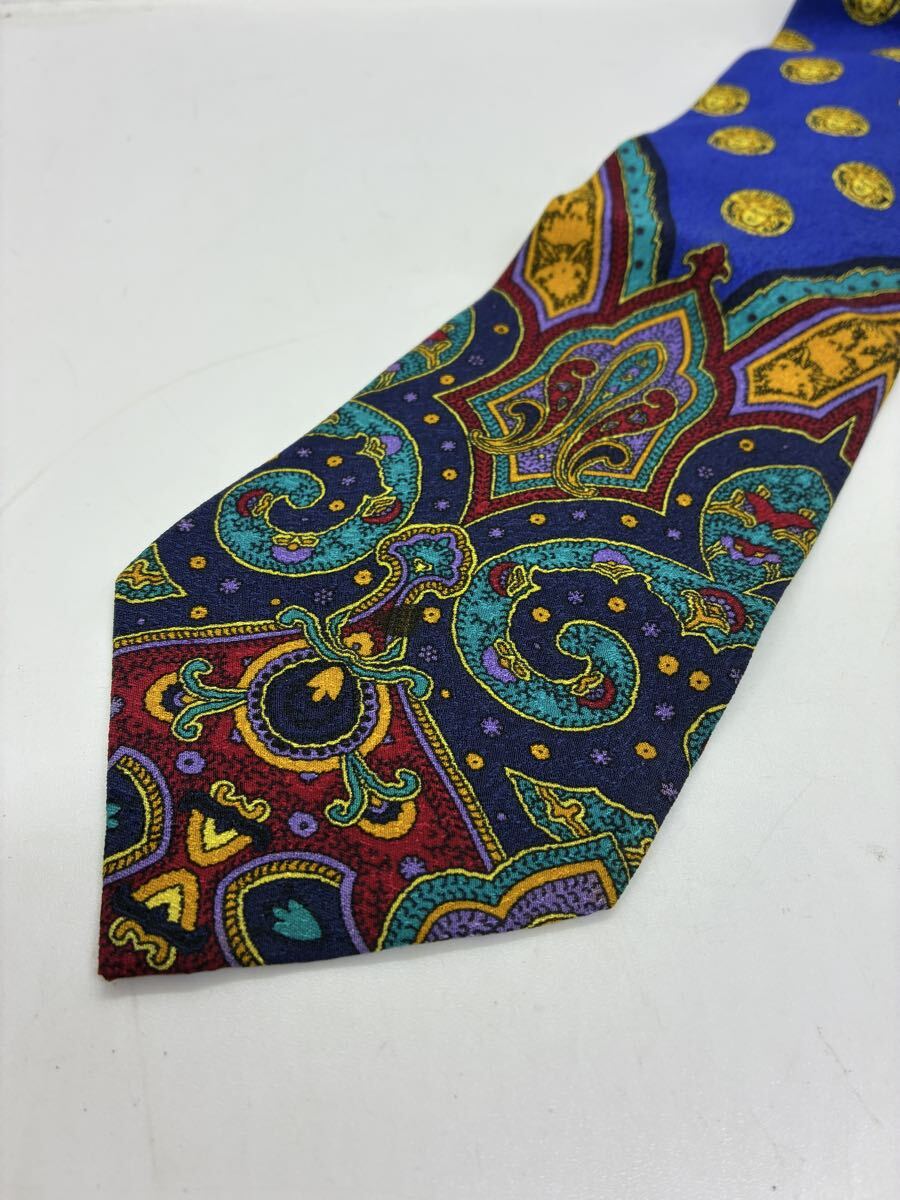 イタリア製　GIANNI VERSACE ベルサーチ ネクタイ 総柄　 シルク100_画像3