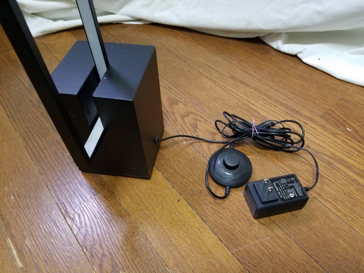 【雑貨】 スタンドライト　125cm（高さ）　フットスイッチ、ACアダプター付属　点灯確認済み_画像4