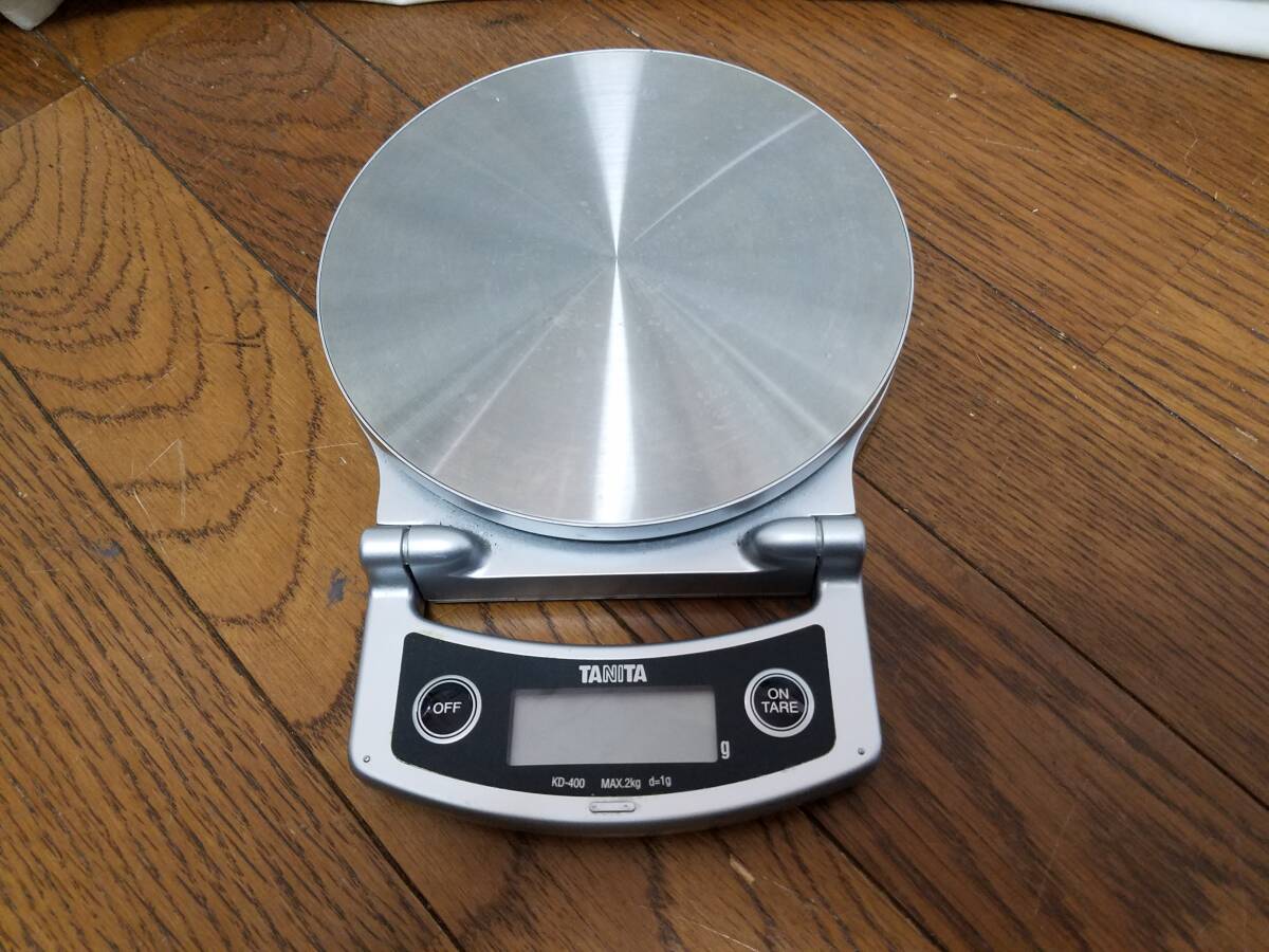 【雑貨】 TANITA デジタルクッキングスケール 2kg KD-400 計量器　動作確認済み_画像1