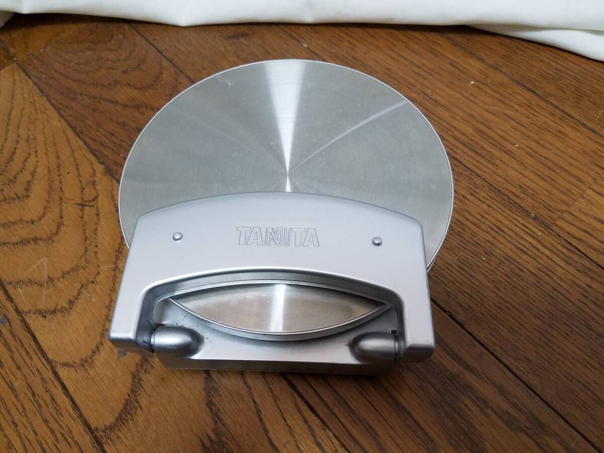 【雑貨】 TANITA デジタルクッキングスケール 2kg KD-400 計量器　動作確認済み_画像4
