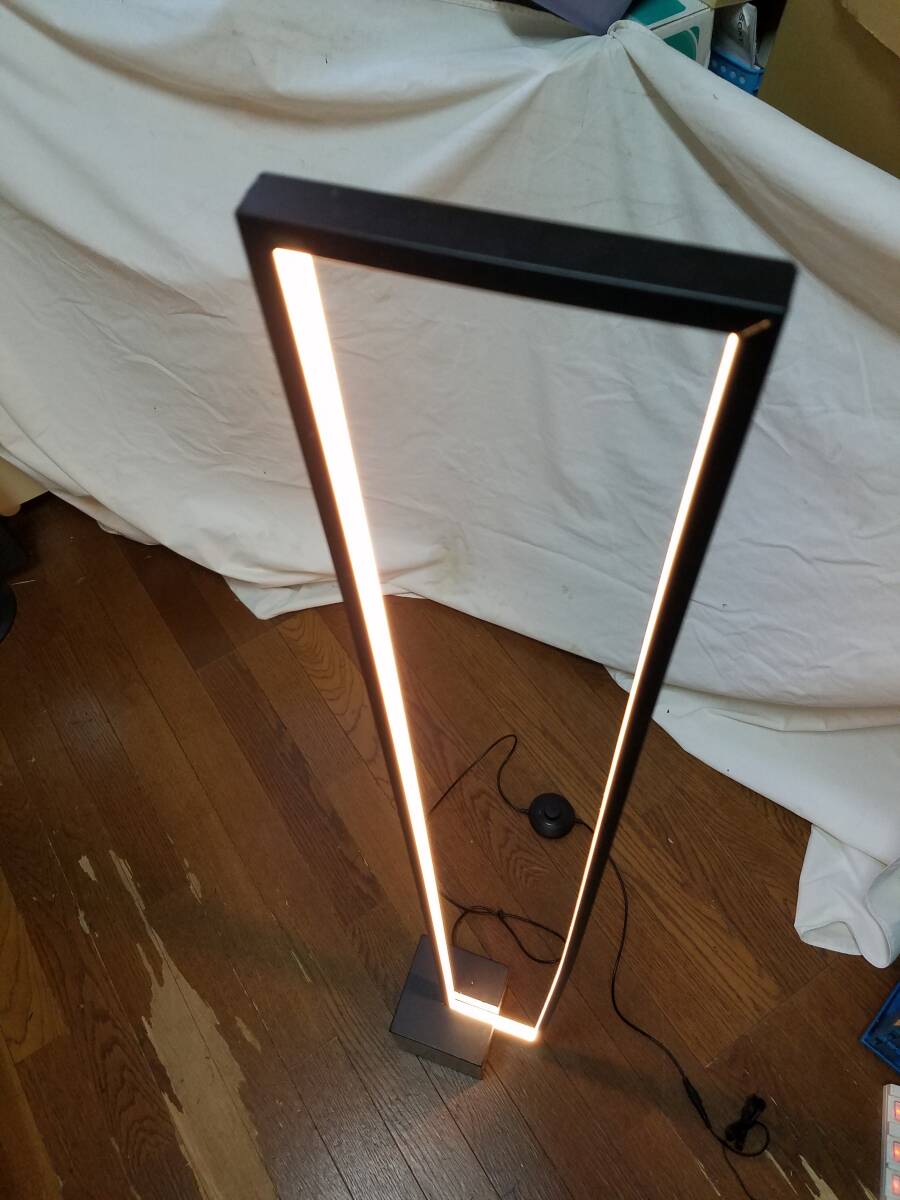【雑貨】 スタンドライト　125cm（高さ）　フットスイッチ、ACアダプター付属　点灯確認済み_画像1