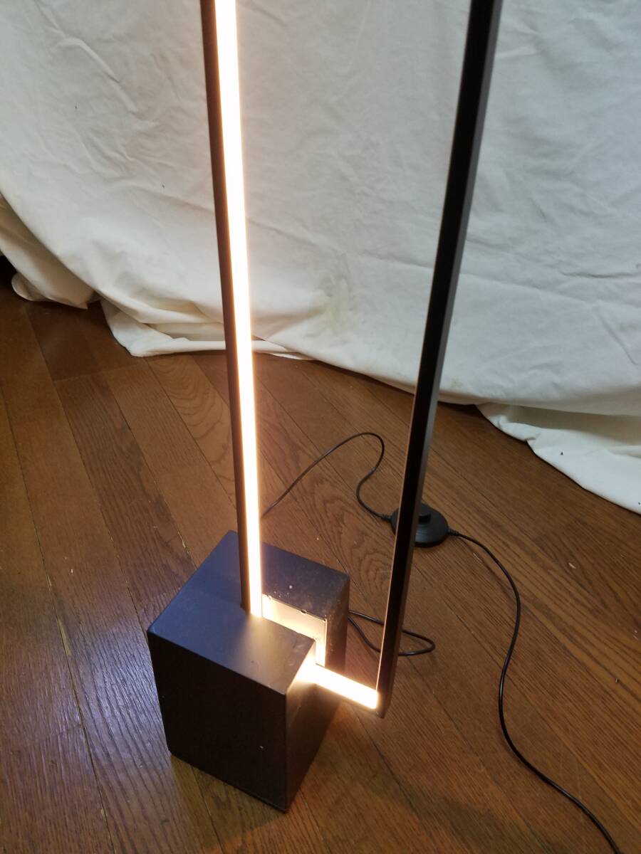 【雑貨】 スタンドライト　125cm（高さ）　フットスイッチ、ACアダプター付属　点灯確認済み_画像3