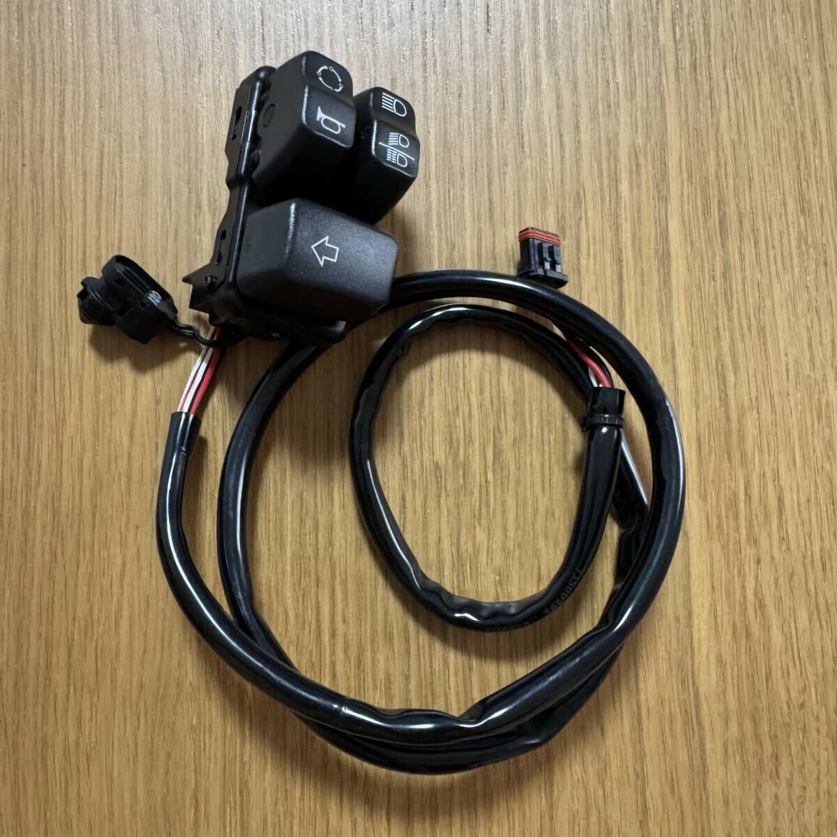 ハーレー純正 71500462 ハンドコントロールモジュール M8ソフテイル用 CANバス LHCM RHCM クルコン無し　FXBR FXLR ブレイクアウト_画像1