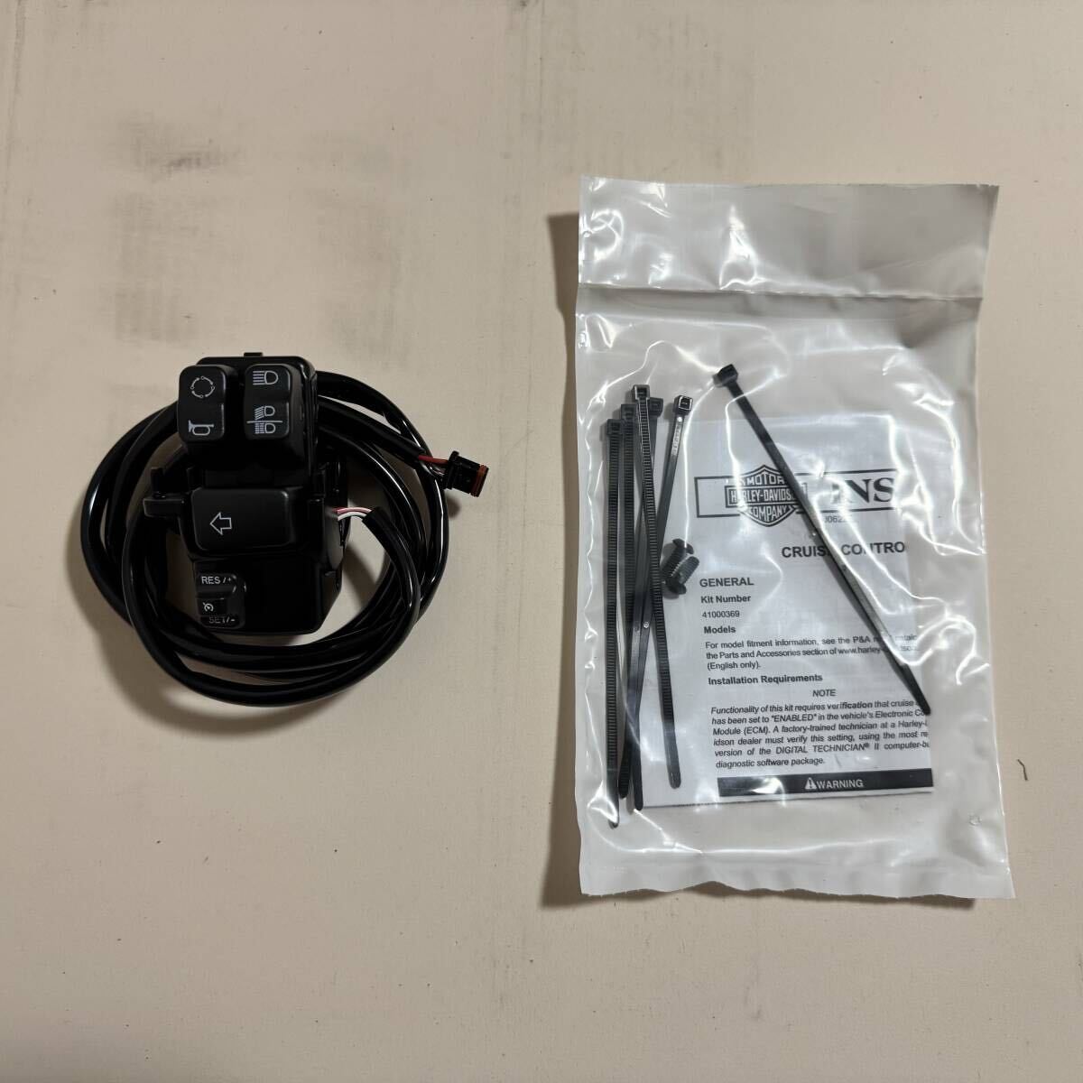 【純正】【新品未使用】ハーレー　ソフテイル用　クルーズコントロール　クルコンキット　41000369 M8 FXLRS FXBRS_画像1