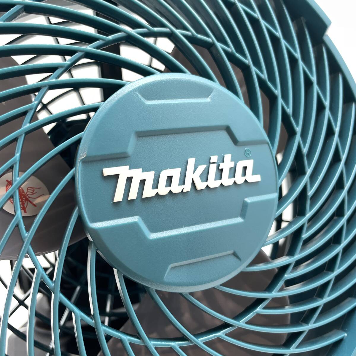 tu104 makita 充電式ファン CF102D バッテリー BL1430B ※中古_画像2