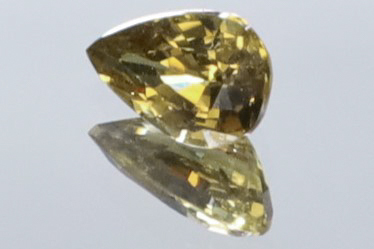 非常に希少 アレキサンドライトと同じ鉱物 多色 天然クリソベリル 金緑石 グリーン オレンジ イエローの輝き★ 6×4mm ルース 0.49ct _画像3