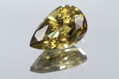 非常に希少 アレキサンドライトと同じ鉱物 多色 天然クリソベリル 金緑石 グリーン オレンジ イエローの輝き★ 6×4mm ルース 0.49ct _画像1