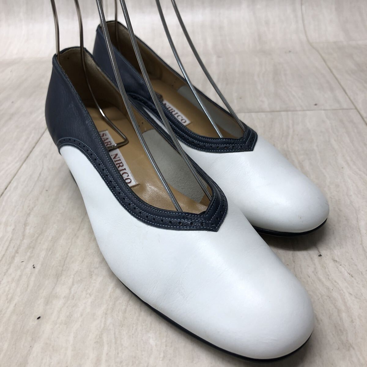 M340 FN-251114-826 GINZA yoshinoya 銀座 ヨシノヤ レザーパンプス ツートンカラー ネイビー ホワイト レディース 23.5cm_画像1