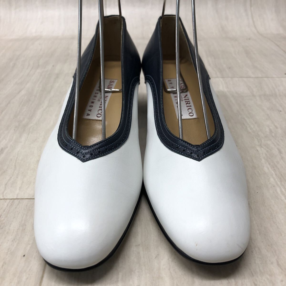M340 FN-251114-826 GINZA yoshinoya 銀座 ヨシノヤ レザーパンプス ツートンカラー ネイビー ホワイト レディース 23.5cm_画像3