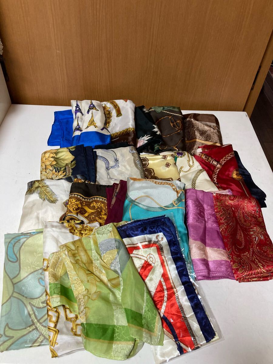 スカーフ ストール ブランド シルク ファッション小物 総柄 大判 まとめて 20枚　_画像1