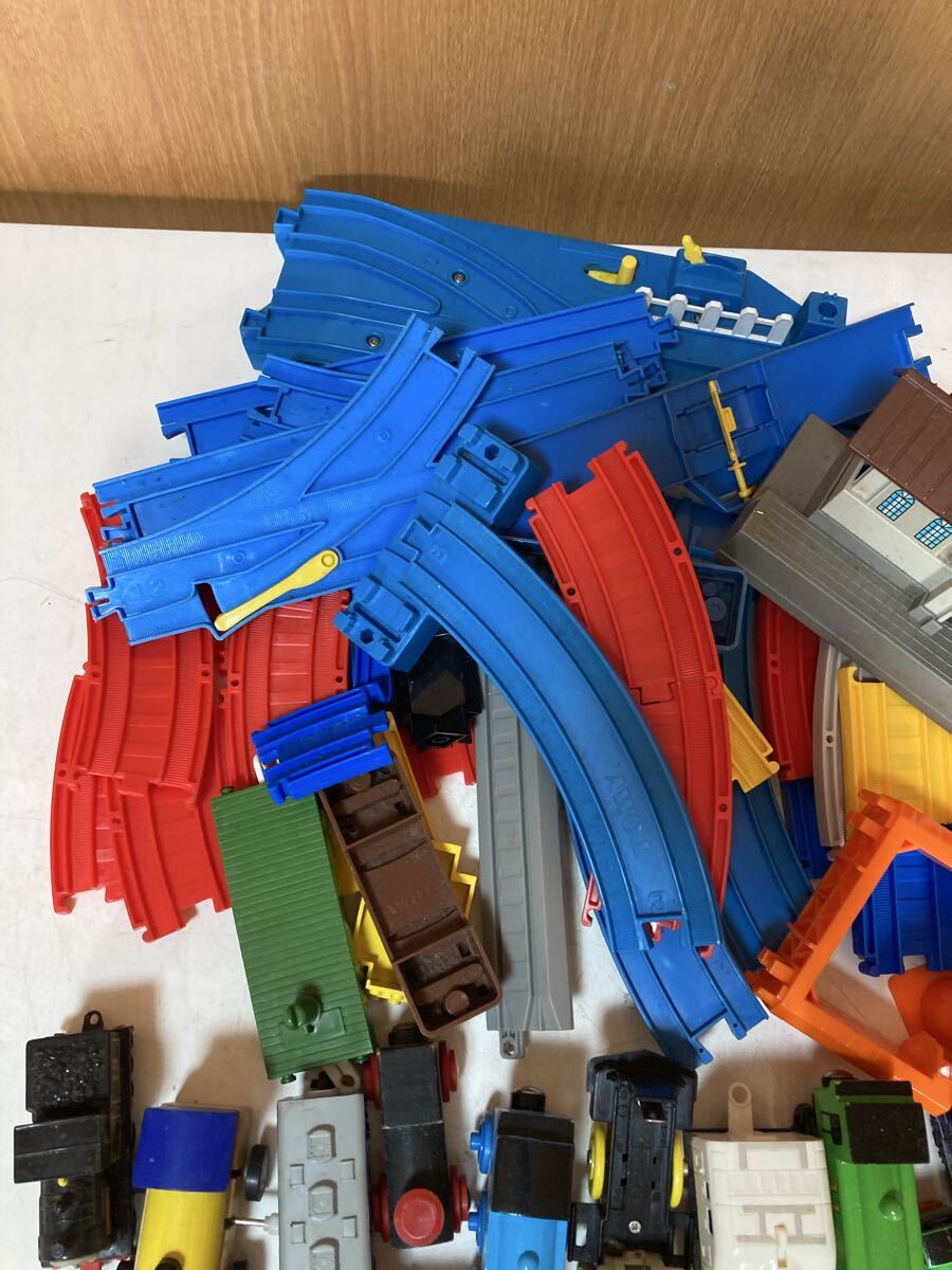 プラレール レール 電車 新幹線 トーマス プラレール等 車両 おもちゃ パーツ ジャンク 保管品　まとめて　_画像4