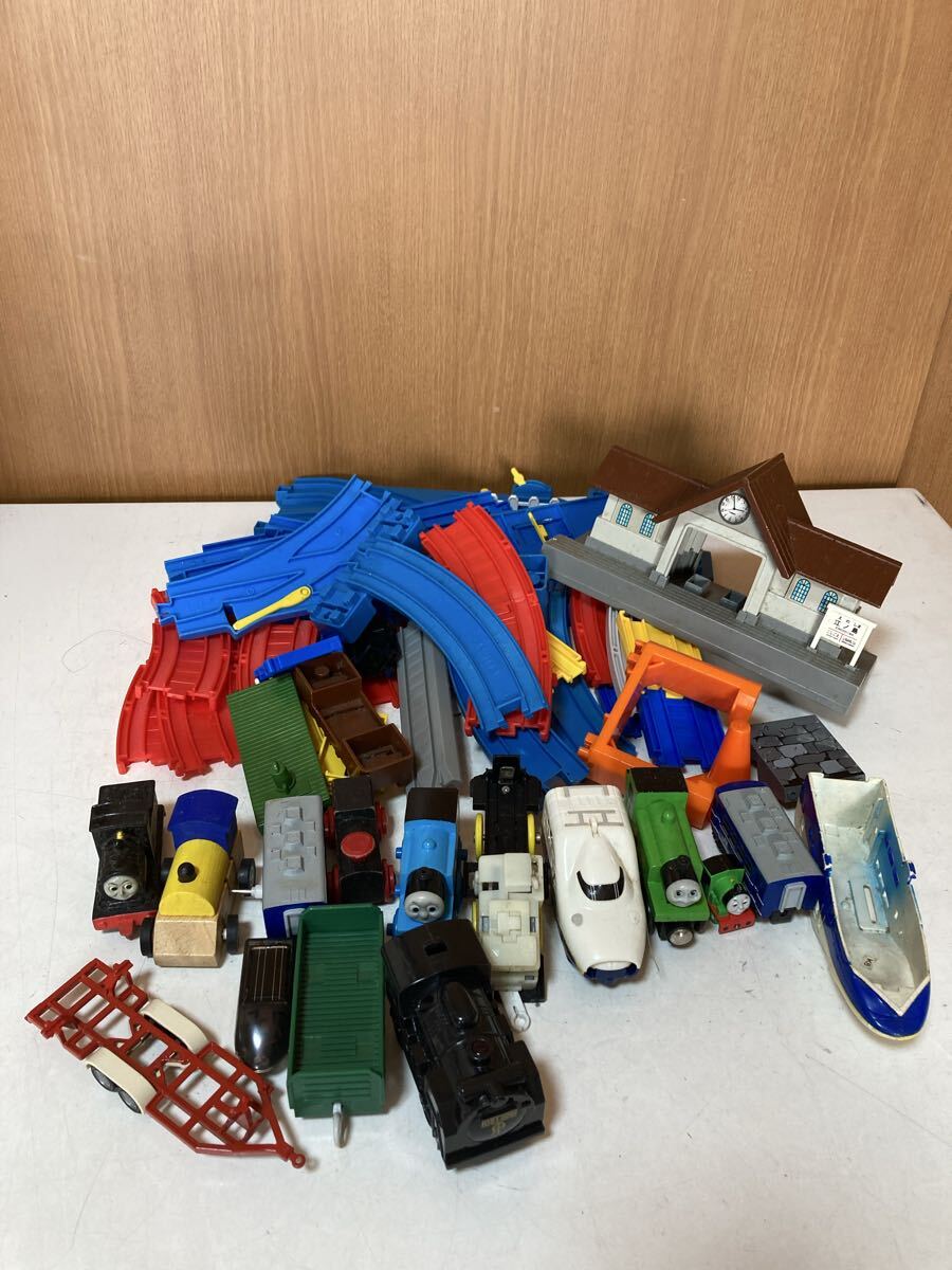 プラレール レール 電車 新幹線 トーマス プラレール等 車両 おもちゃ パーツ ジャンク 保管品　まとめて　_画像5