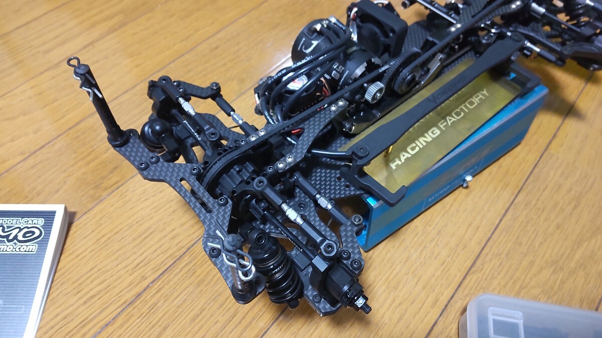 ヨコモ　BD12 SUPER GT仕様　オプション少し、予備パーツ・カーボンシャーシ付_画像4