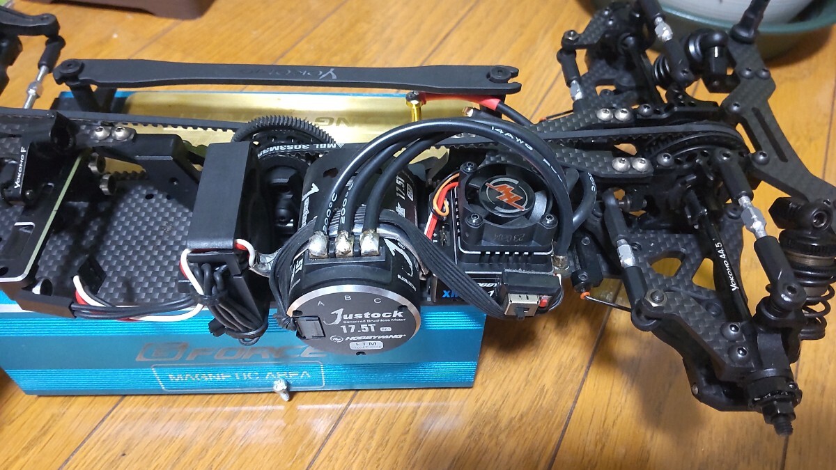 ヨコモ　BD12 SUPER GT仕様　オプション少し、予備パーツ・カーボンシャーシ付_画像6