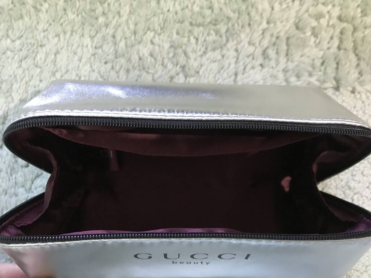 未使用★GUCCI beautyノベルティ　グッチシルバー　ポーチ_画像2