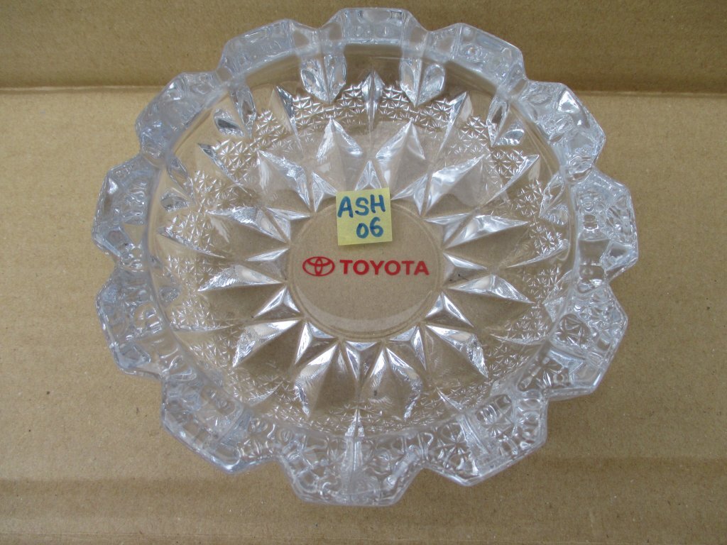 Ash06 ★送料無料！ TOYOTA ガラス製 灰皿 丸型 used カリーナ クラウン ソアラ 実店舗で使用の品 トヨタ _画像2