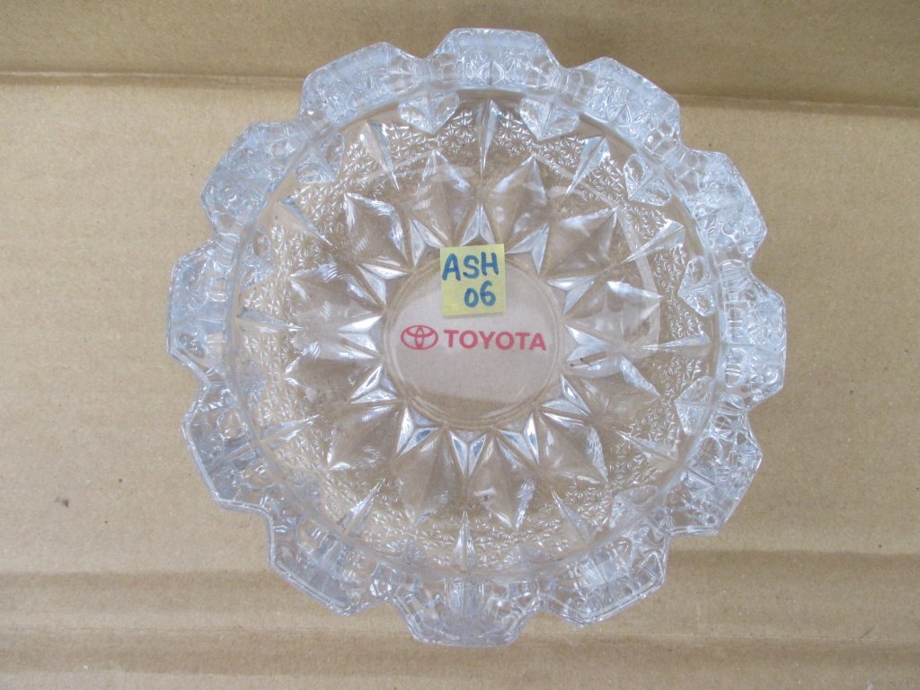 Ash06 ★送料無料！ TOYOTA ガラス製 灰皿 丸型 used カリーナ クラウン ソアラ 実店舗で使用の品 トヨタ _画像3