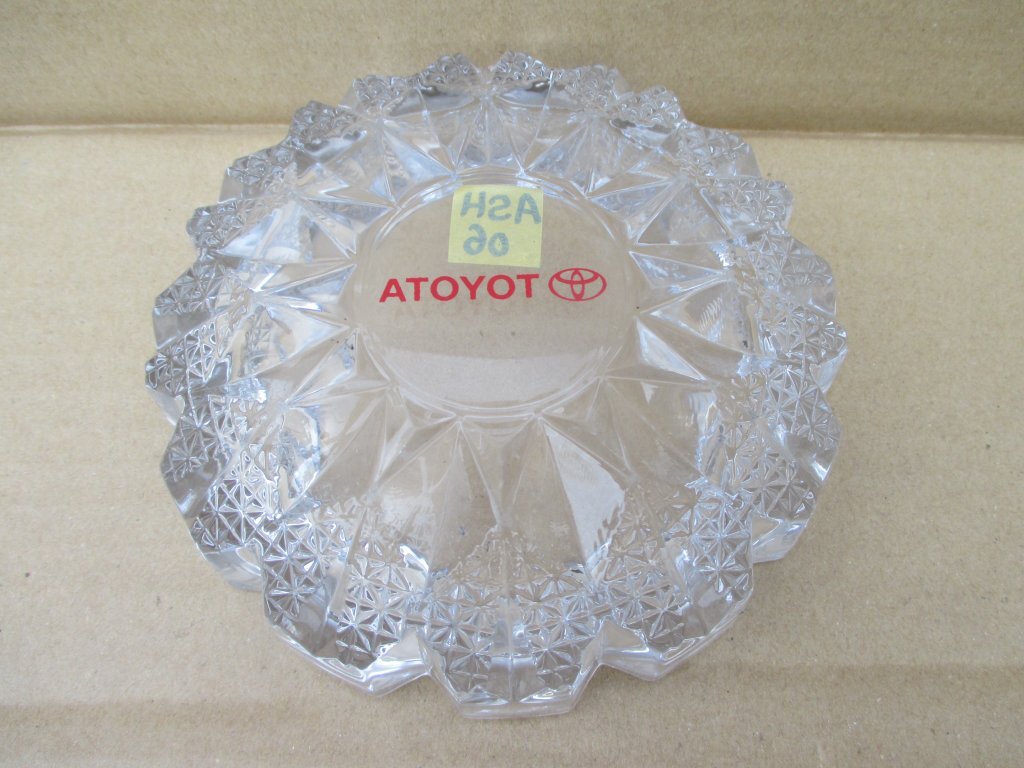 Ash06 ★送料無料！ TOYOTA ガラス製 灰皿 丸型 used カリーナ クラウン ソアラ 実店舗で使用の品 トヨタ _画像4