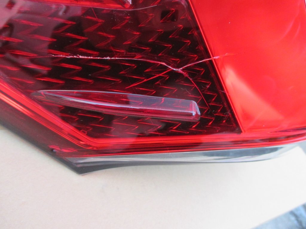 4477 LEXUS レクサス CT 後期 純正 左 テールランプ KOITO 76-31 ヒビあり 要画像確認! 81561-76261_画像3