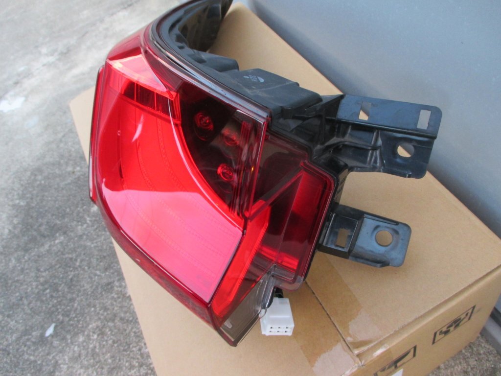 4477 LEXUS レクサス CT 後期 純正 左 テールランプ KOITO 76-31 ヒビあり 要画像確認! 81561-76261_画像4