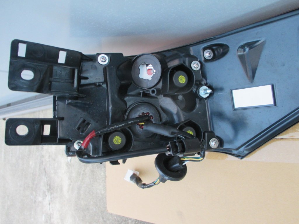 4477 LEXUS レクサス CT 後期 純正 左 テールランプ KOITO 76-31 ヒビあり 要画像確認! 81561-76261_画像8