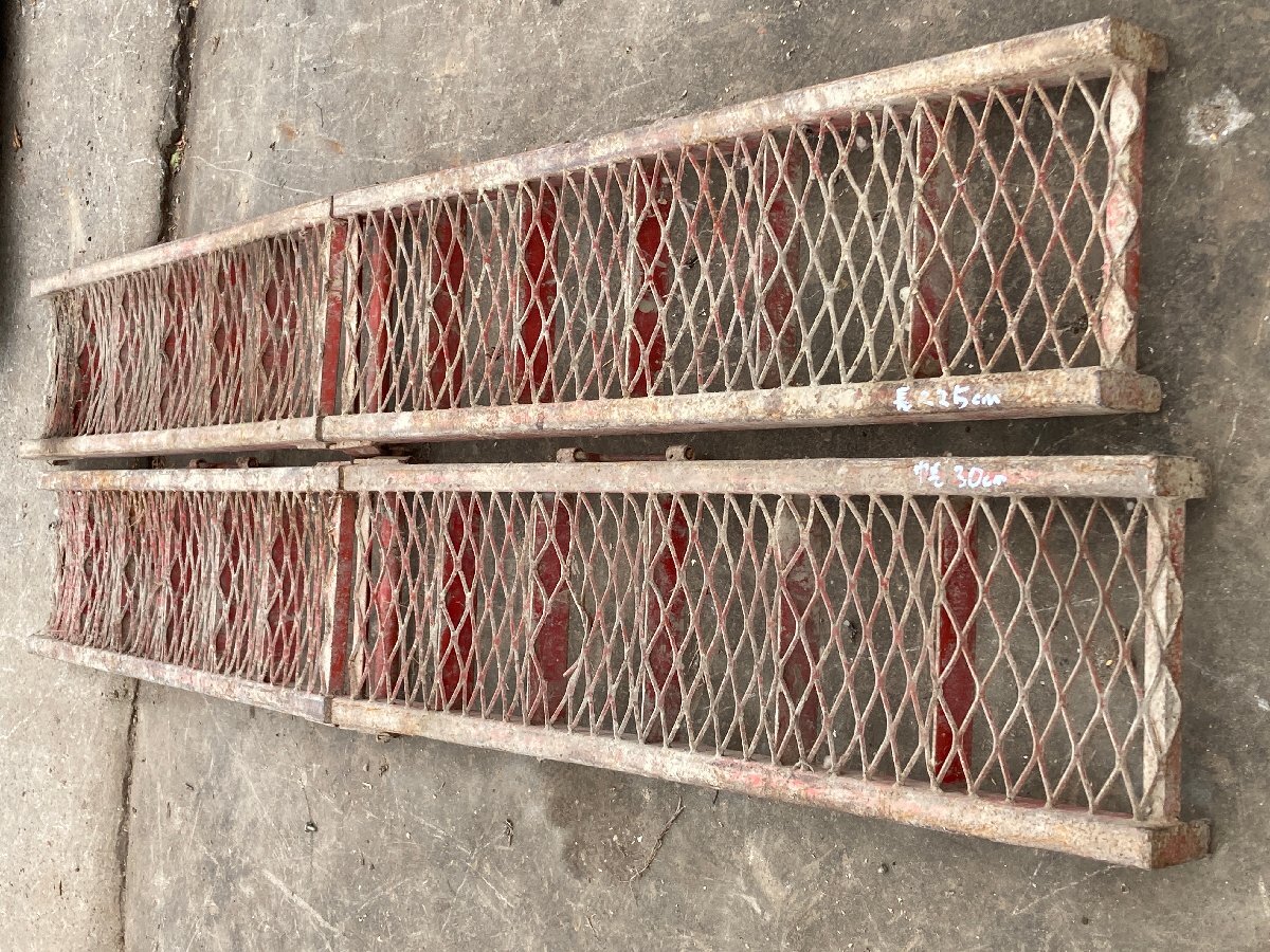 【滋賀発】鉄ブリッジ　2つ折り　1箇所　穴空きあり　基本引き取り　発送の方は要相談_画像1