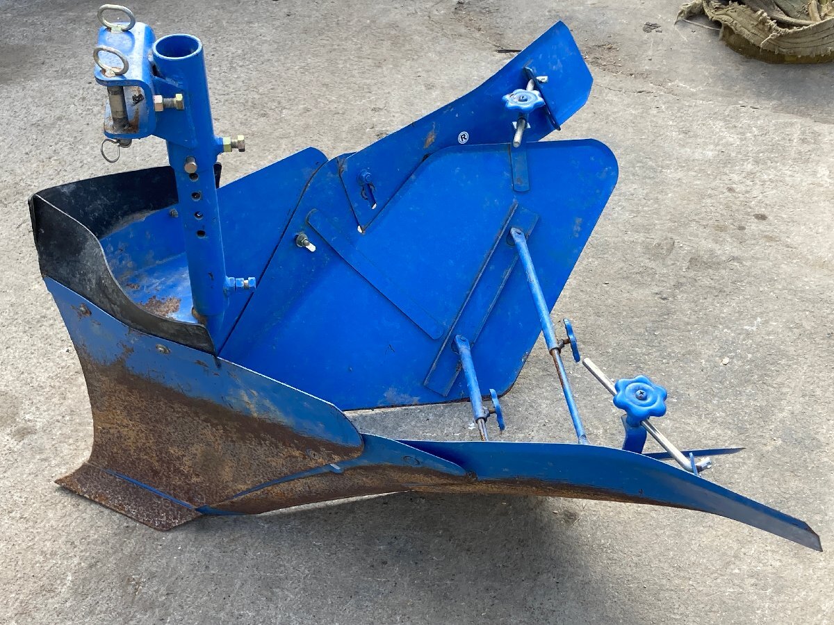 【滋賀発】 トラクター　ヰセキカラー　培土機　畝立て　培土器　金具付き　アタッチメント　_画像1