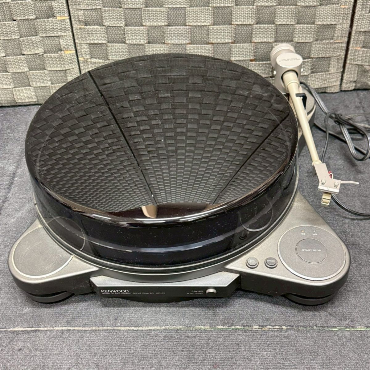 K909-C4-4262 KENWOOD ケンウッド KP-07 ダイレクトドライブ ターンテーブル レコードプレーヤー オーディオ機器 通電・回転OK OA_画像1