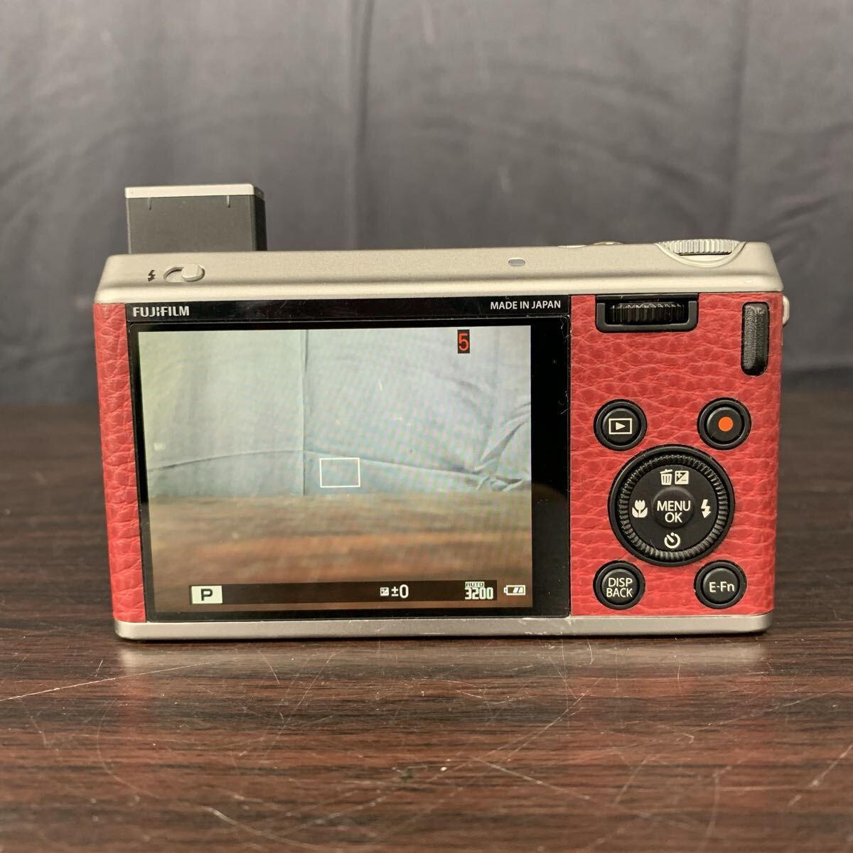 ●【売り切り】FUJIFILM 富士フィルム コンパクトデジタルカメラ XF1 レッド 4.0× f=6.4-25.6mm 1:1.8-4.9 動作確認済み_画像4