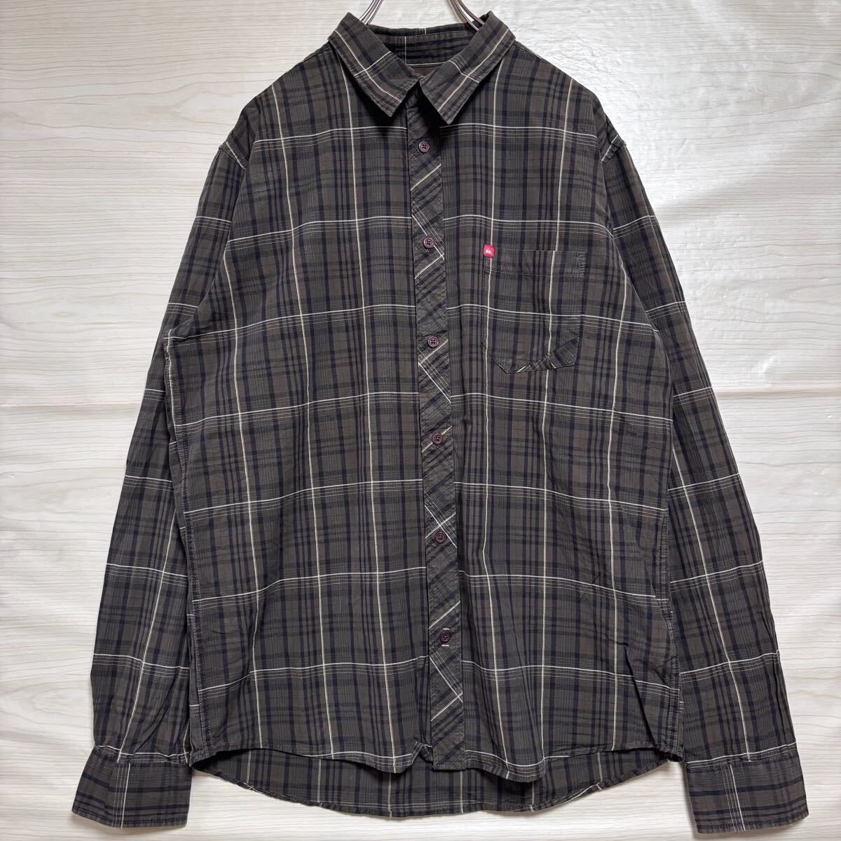 Quick silver クイックシルバー 長袖シャツ レギュラーカラー チェックシャツ ロゴ刺繍 サイズXL ブラウン 茶色 メンズ トップス（42）_画像1
