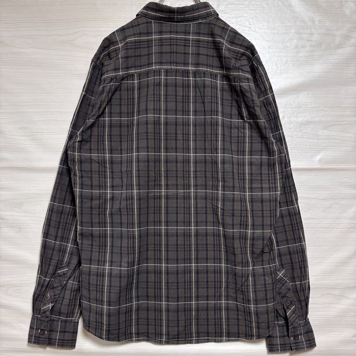 Quick silver クイックシルバー 長袖シャツ レギュラーカラー チェックシャツ ロゴ刺繍 サイズXL ブラウン 茶色 メンズ トップス（42）_画像2