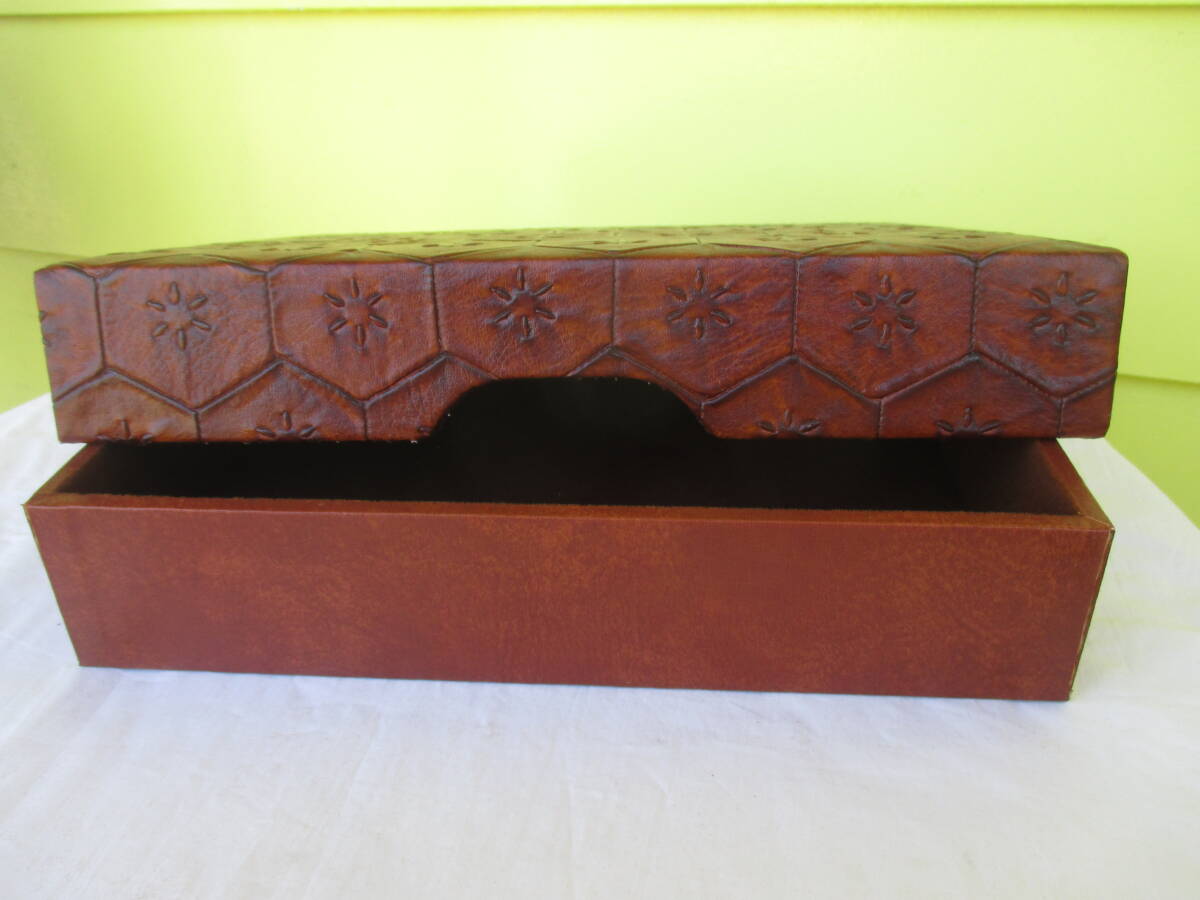 ★文箱　フローレンス　合成皮革工芸　レトロ　ヴィンテージ　亀甲模様　縦30×横23×高さ6.3㎝　重さ730㌘　長期保管品　古道具　現状品_画像5