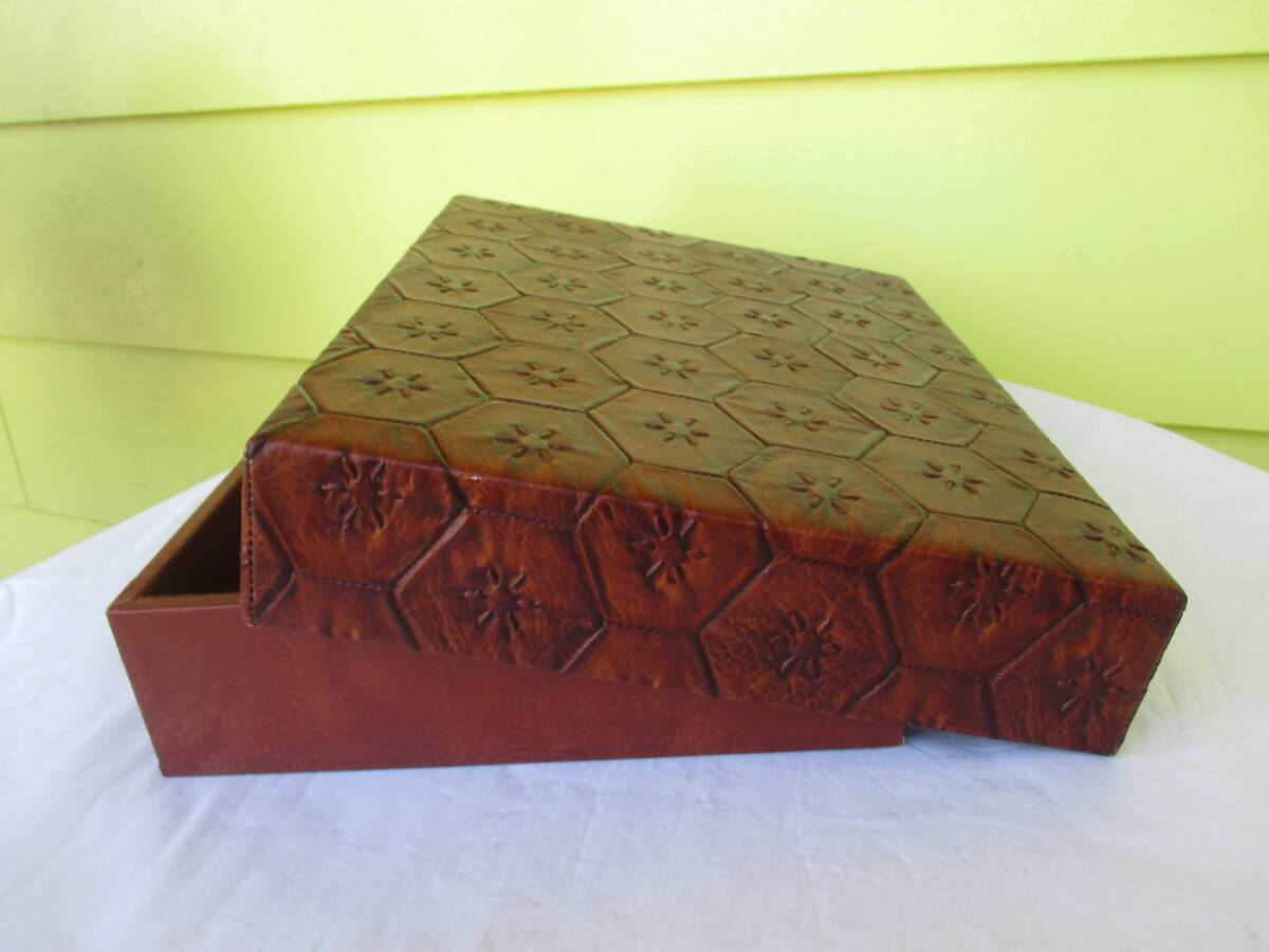 ★文箱　フローレンス　合成皮革工芸　レトロ　ヴィンテージ　亀甲模様　縦30×横23×高さ6.3㎝　重さ730㌘　長期保管品　古道具　現状品_画像6