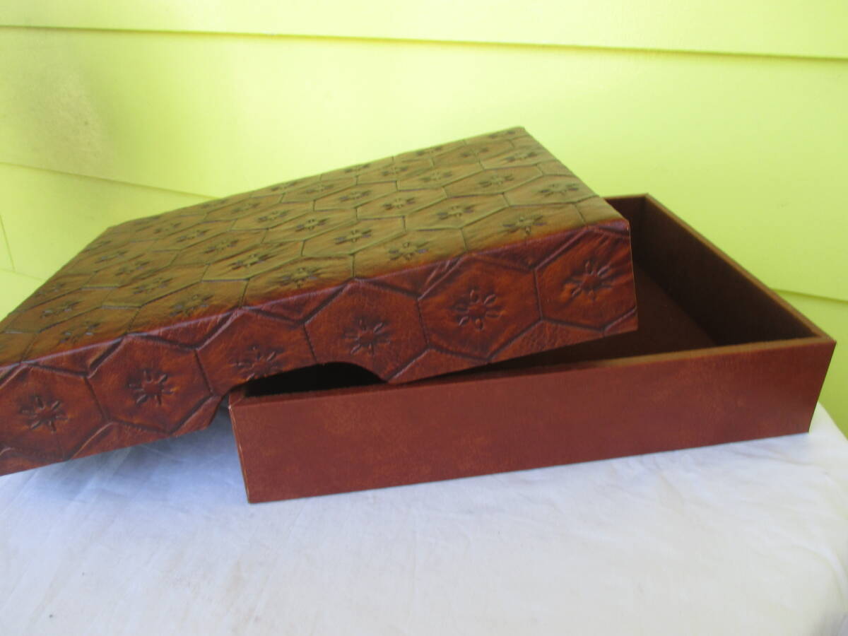 ★文箱　フローレンス　合成皮革工芸　レトロ　ヴィンテージ　亀甲模様　縦30×横23×高さ6.3㎝　重さ730㌘　長期保管品　古道具　現状品_画像7