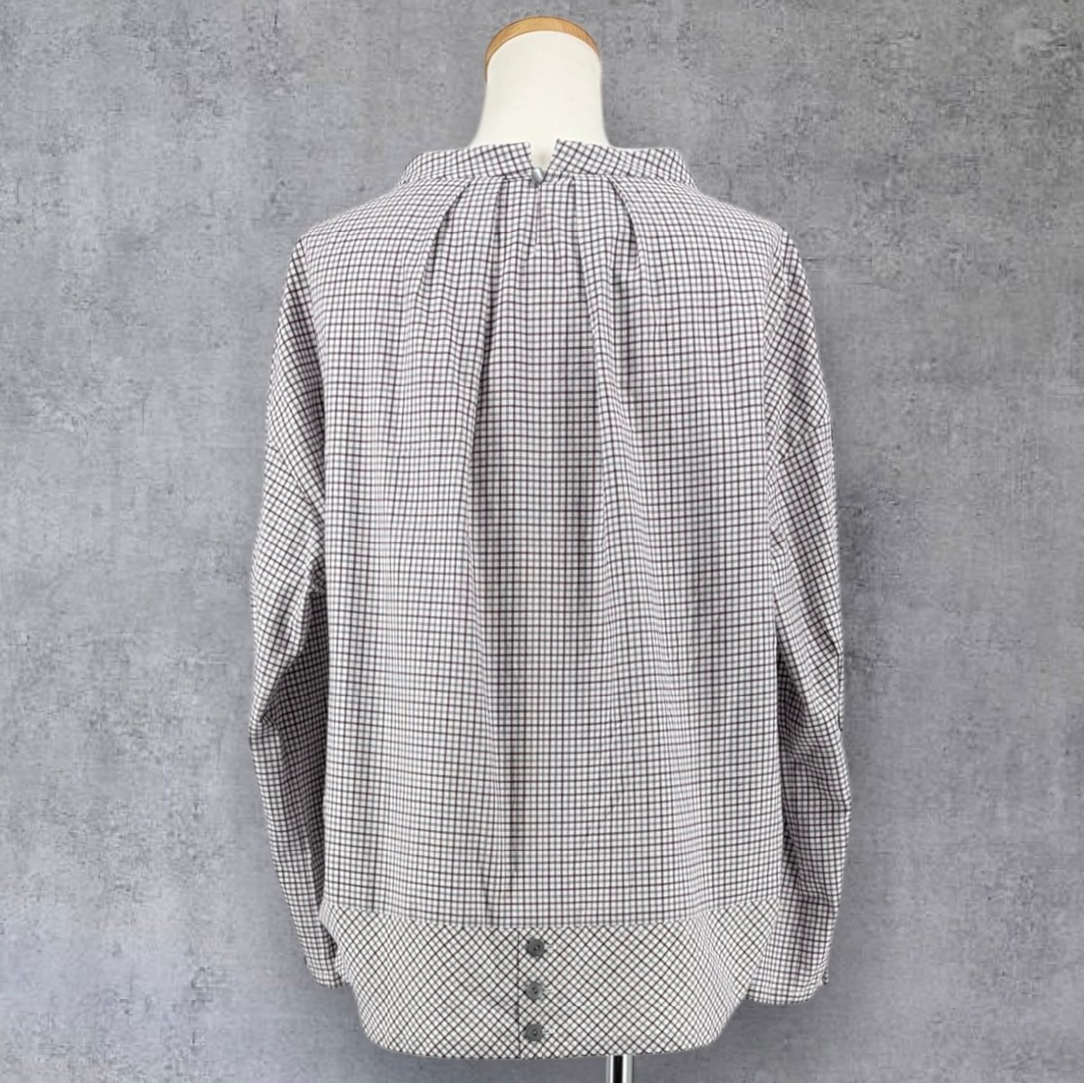 Leilian レリアン 長袖 チェック柄 アシメ スタンドカラー タック プルオーバー ブラウス トップス 薄手 13+ LL相当 白×紫×グレー 日本製_画像2