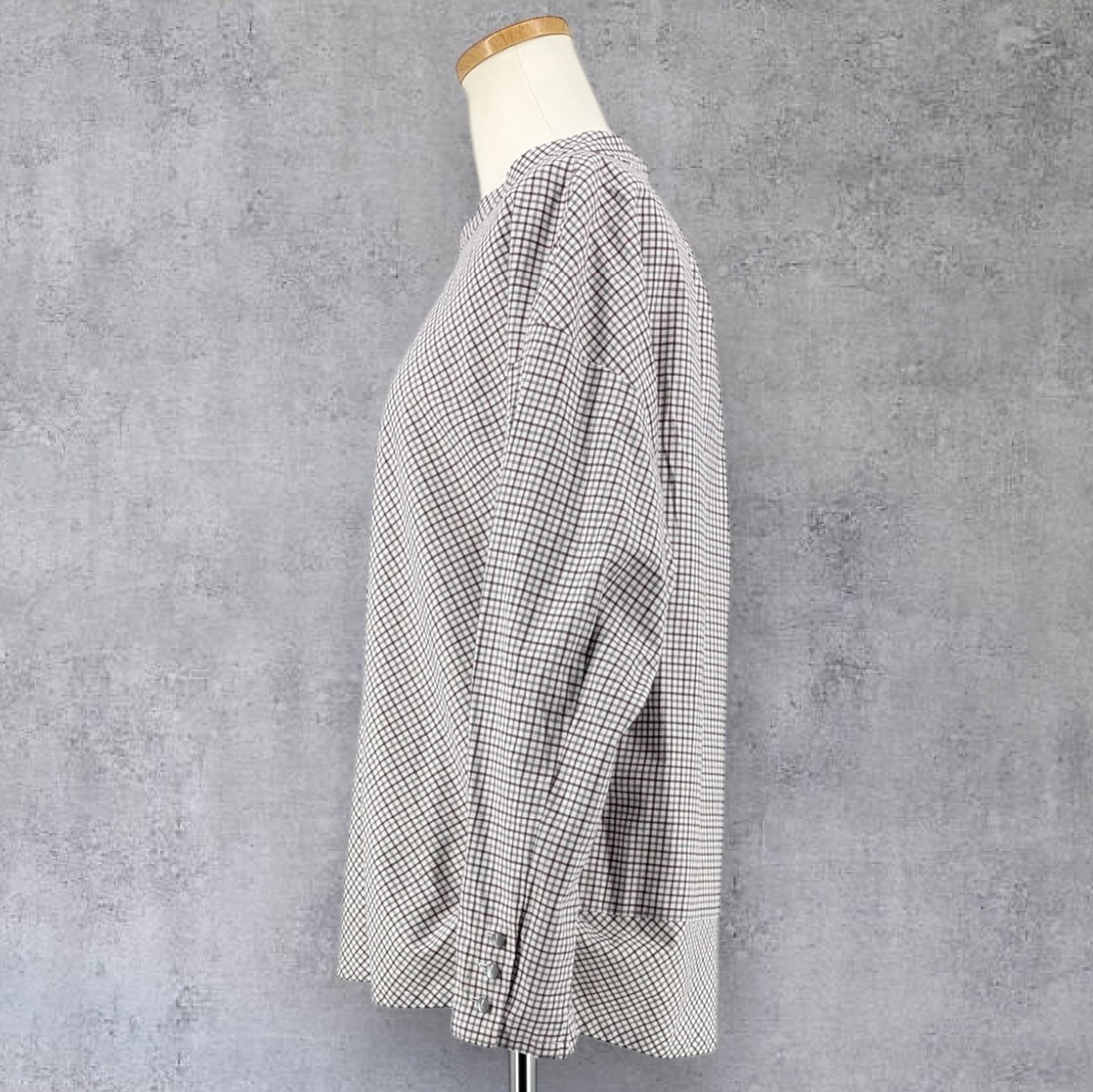 Leilian レリアン 長袖 チェック柄 アシメ スタンドカラー タック プルオーバー ブラウス トップス 薄手 13+ LL相当 白×紫×グレー 日本製_画像3