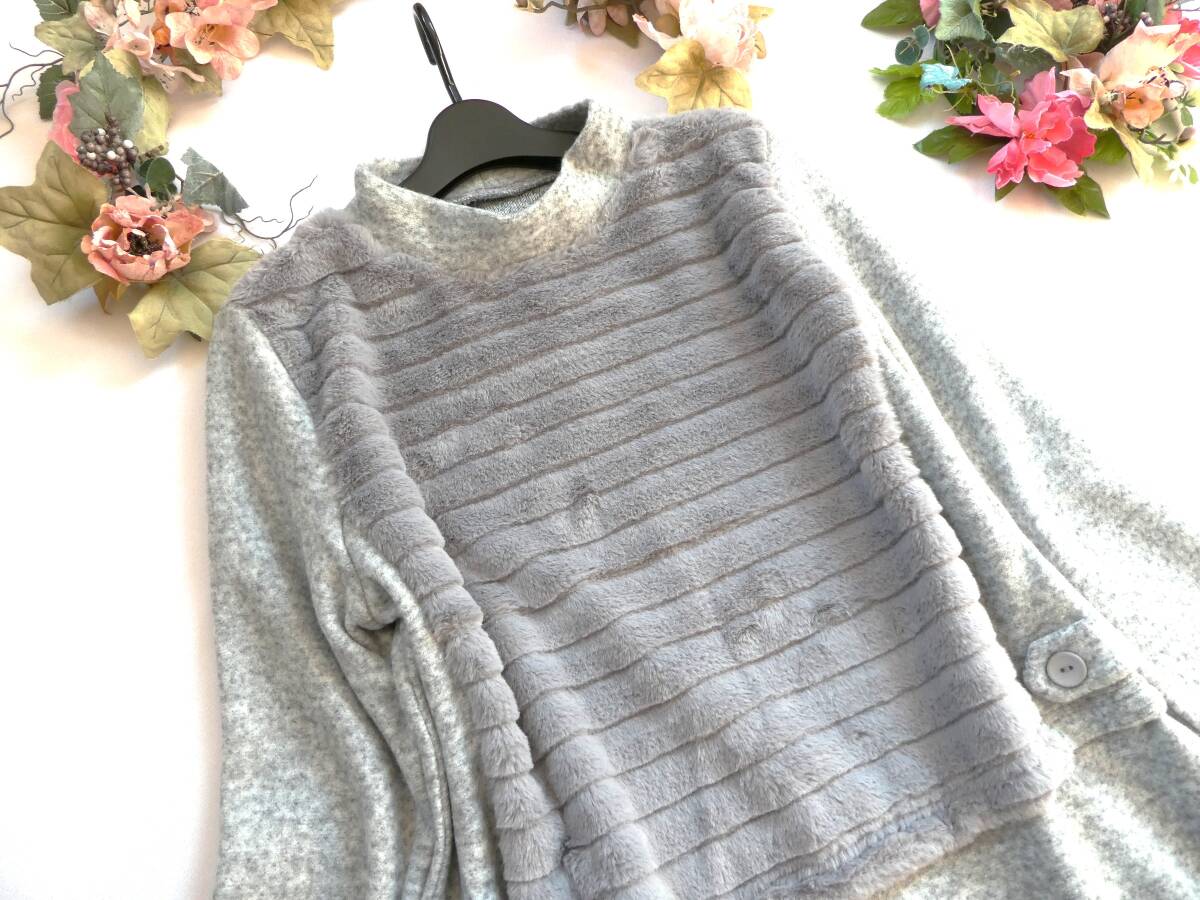 ゆったりサイズ【新品】異素材ドッキング☆起毛ニットソー&ボーダー柄フェイクファー切替♪ハイネックチュニック★グレー◆fit1027◆_画像2